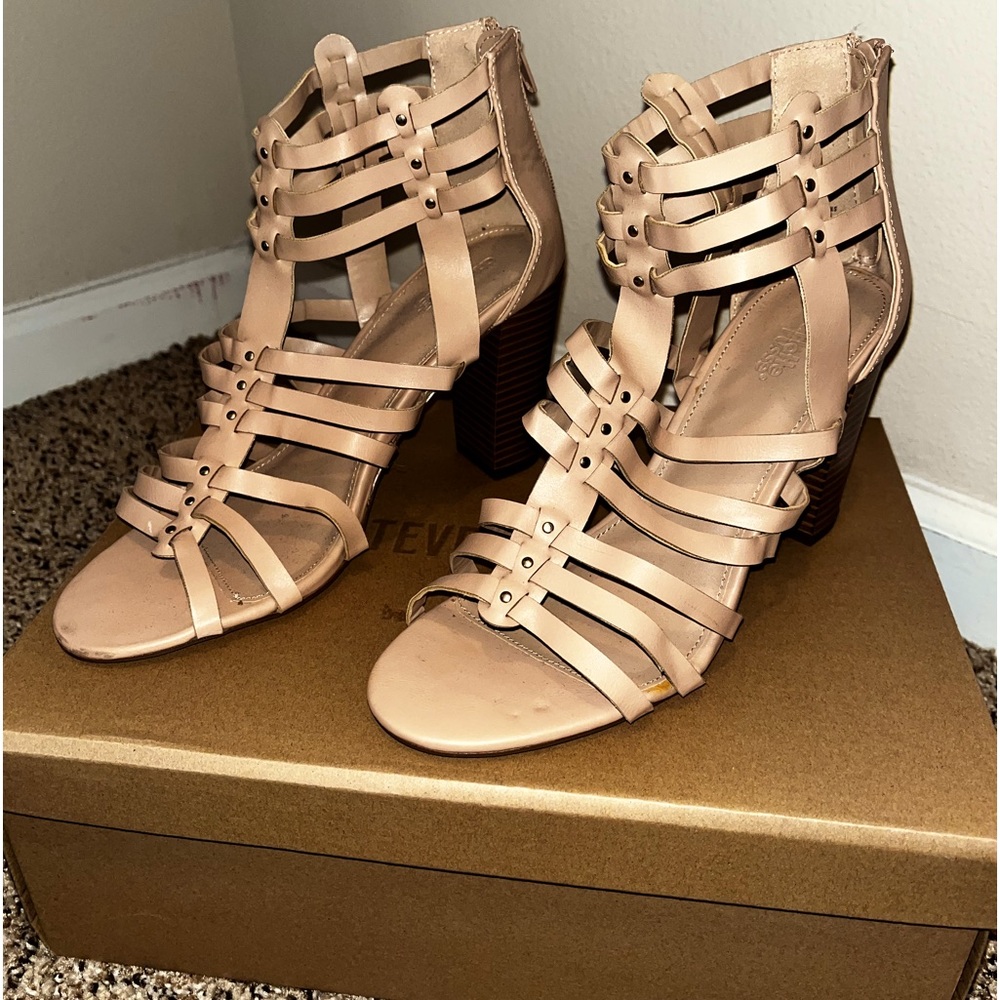 Charlotte Russe - Light Tan heels Size 9 women’s